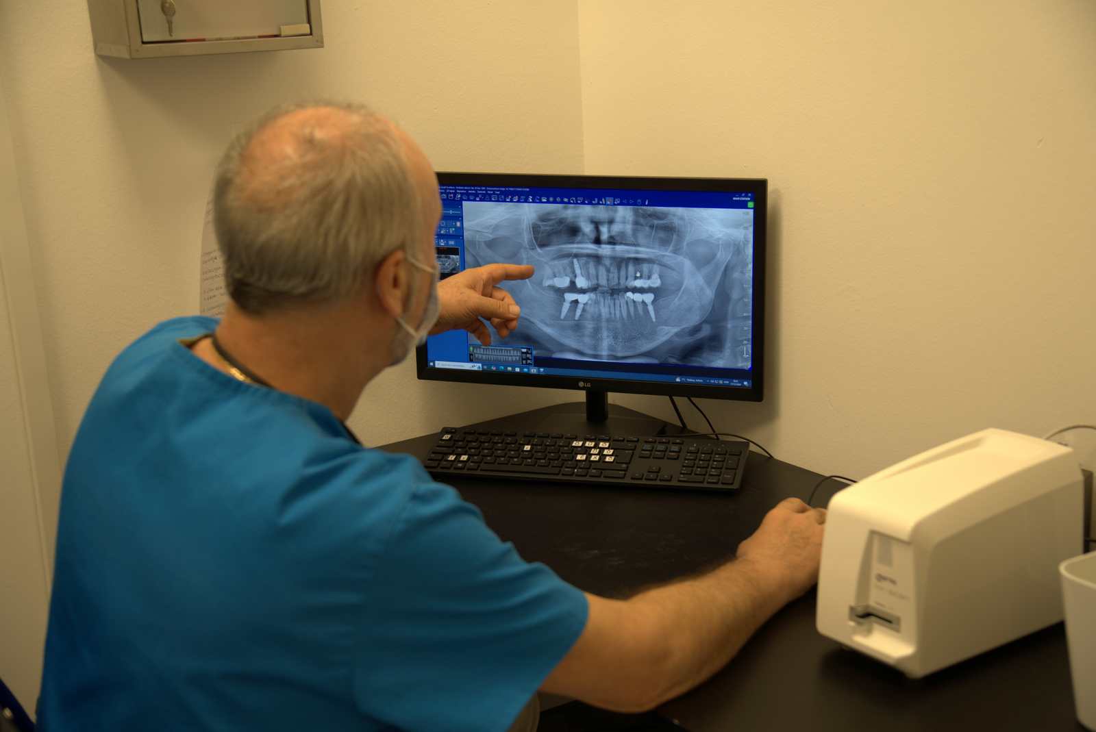 Как проходит процесс установки имплантатов Neodent в нашей клинике
